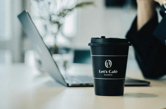 全家Let's Cafe升級全新Logo，它的經(jīng)典廣告比咖啡還香