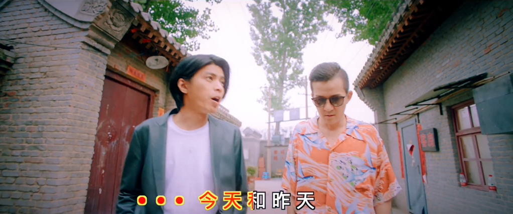  滴滴快車(chē)×五條人復(fù)古MV：打車(chē)去太空